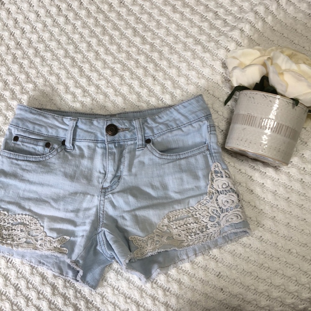 Cute flower lace shorts